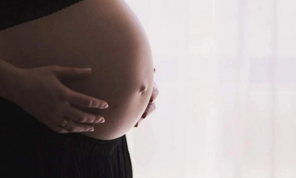 Ιταλία: Παρίστανε την έγκυο... 17 φορές για να παίρνει επιδόματα - Έβαζε μαξιλάρια στην κοιλιά της
